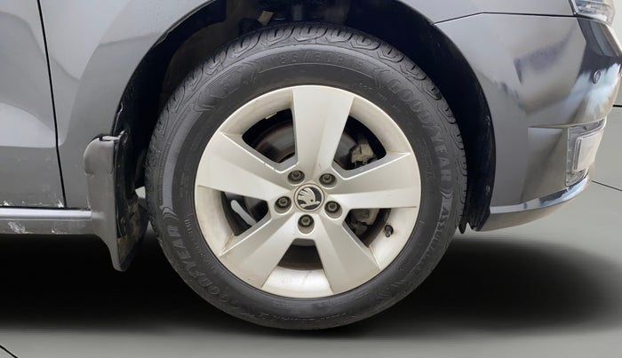 2018 Skoda Rapid AMBITION 1.6 MPI MT, Petrol, Manual, 36,544 km, Right Front Wheel