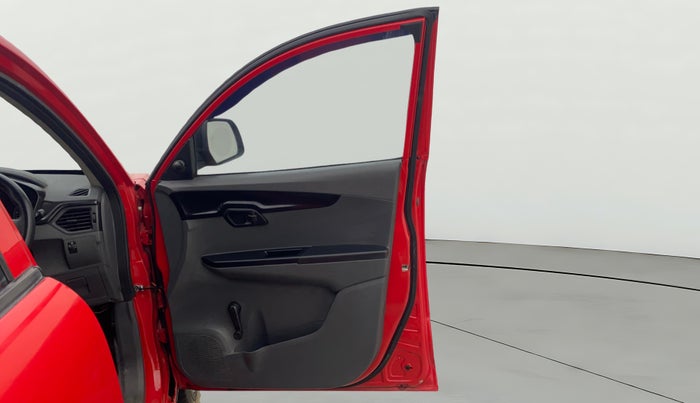 2018 Mahindra KUV 100 NXT K2+ P 6 STR, Petrol, Manual, 24,673 km, RHS Front Door