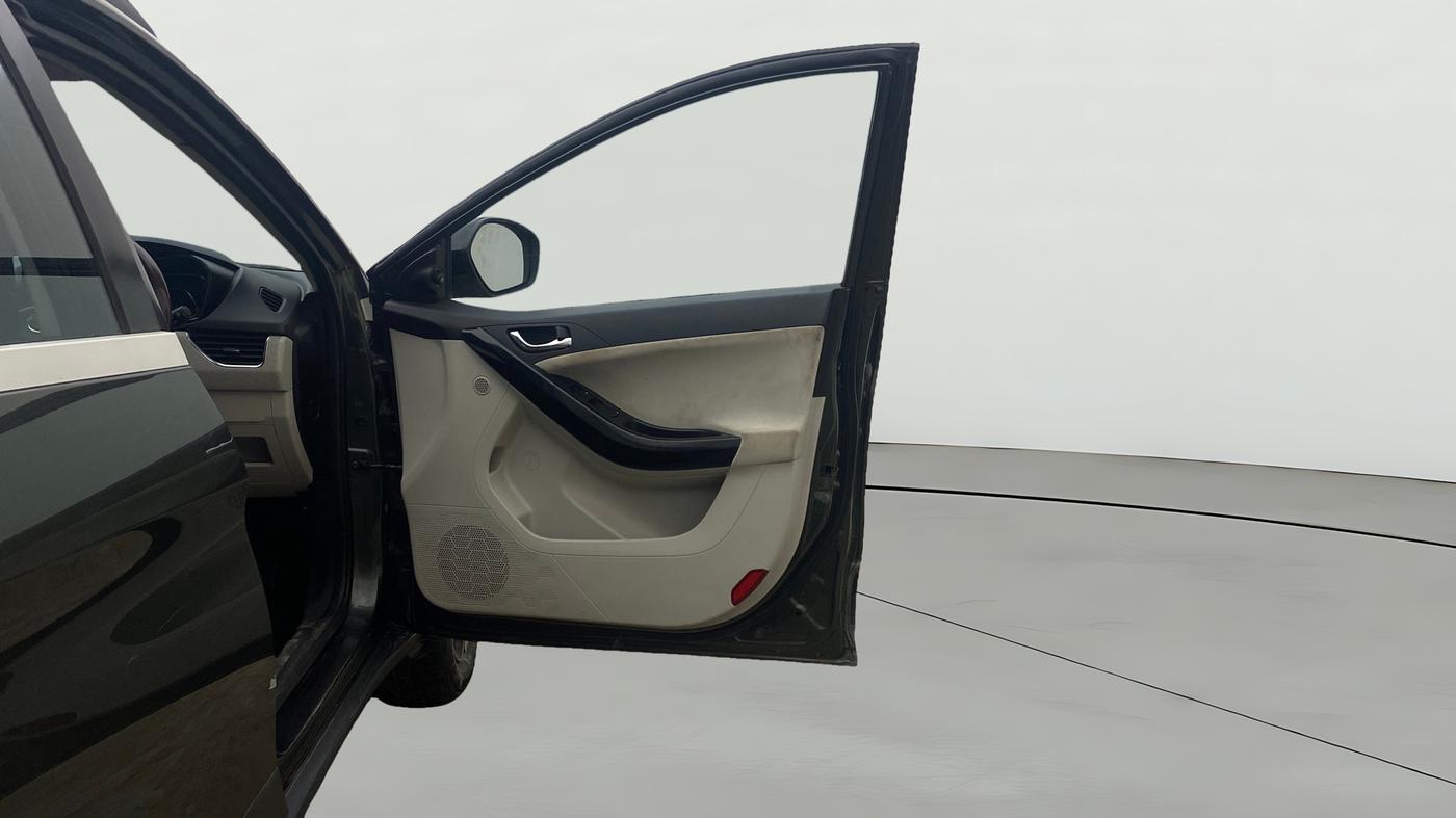 2022 Tata NEXON XZ PLUS DIESEL, Diesel, Manual, 61,598 km, RHS Front Door