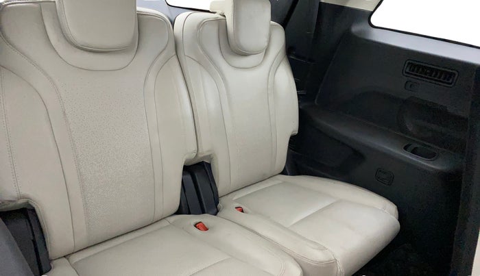 2022 Mahindra XUV700 AX 7 LUXURY D AT 7 STR, Diesel, Automatic, 30,189 km, Third Seat Row ( optional )