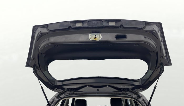 2015 Maruti Swift ZXI, Petrol, Manual, 76,416 km, Boot Door Open