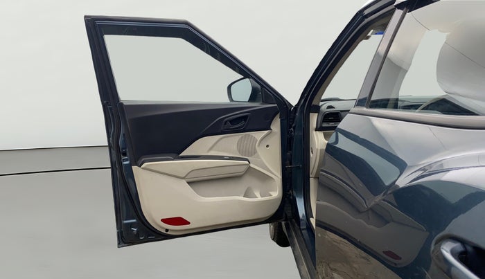 2023 Mahindra XUV300 W4 1.2 PETROL, Petrol, Manual, 84,262 km, LHS Front Door