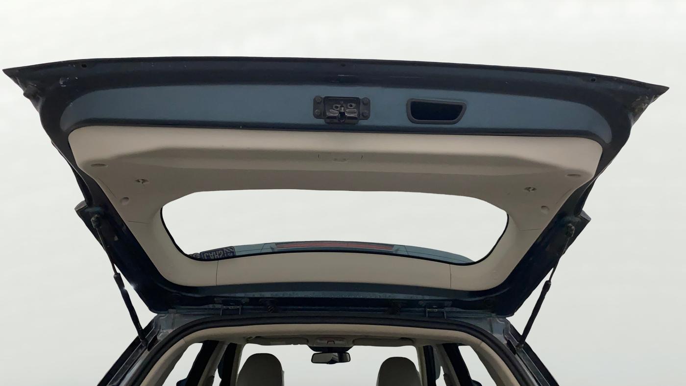 2019 Mahindra XUV300 W8 (O) 1.2 PETROL, Petrol, Manual, 80,553 km, Boot Door Open