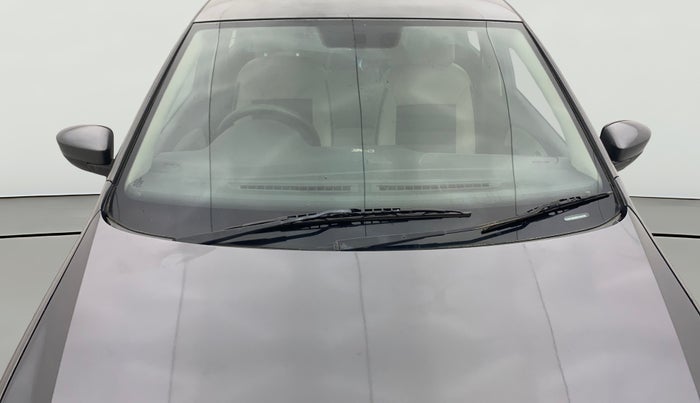 2013 Volkswagen Polo COMFORTLINE 1.2L, Diesel, Manual, 1,22,329 km, Front Windshield