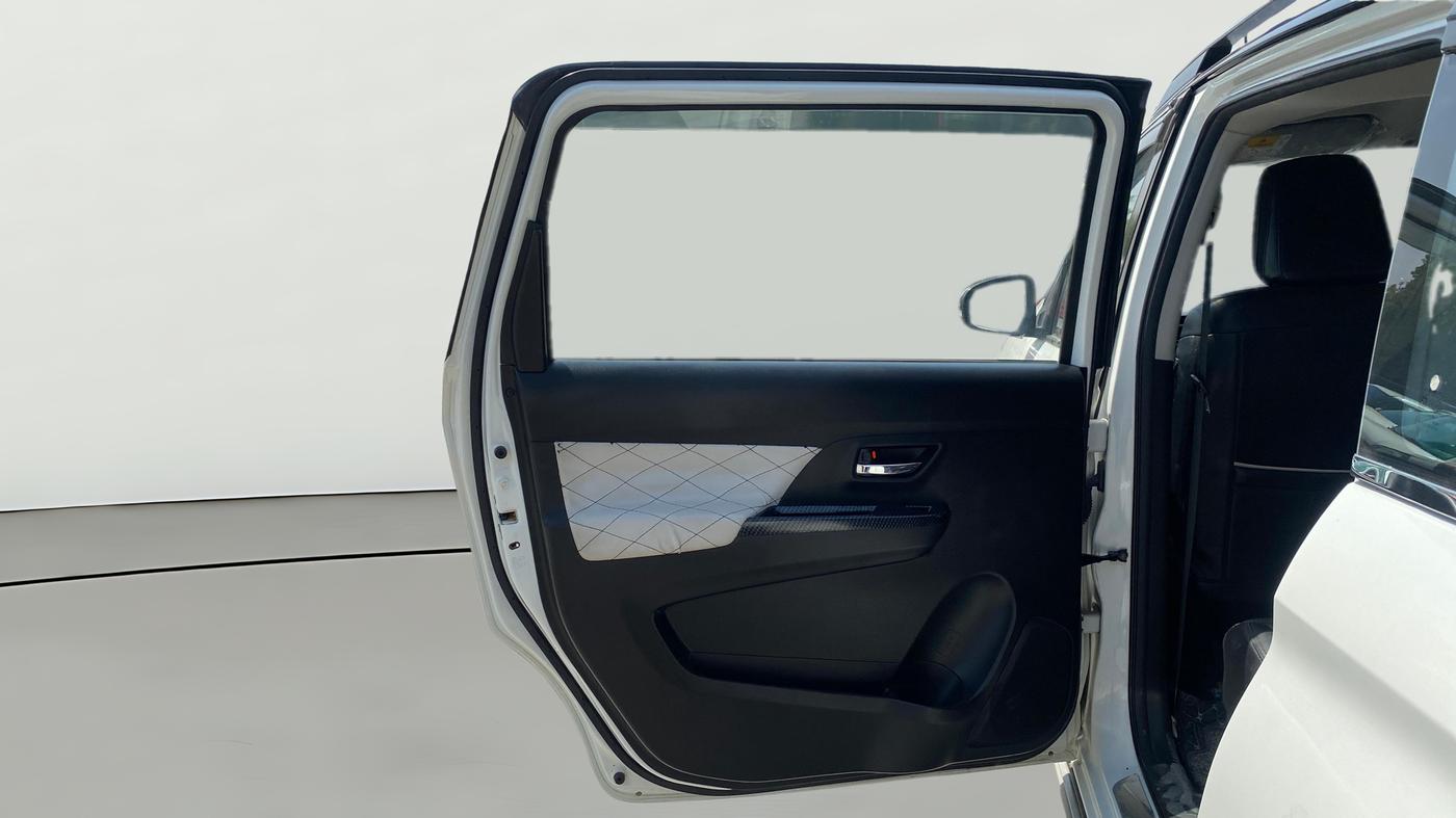 2023 Maruti XL6 ZETA CNG, CNG, Manual, 1,03,816 km, LHS Rear Door