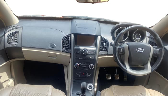 2015 Mahindra XUV500 W10, Diesel, Manual, 80,870 km, Dashboard