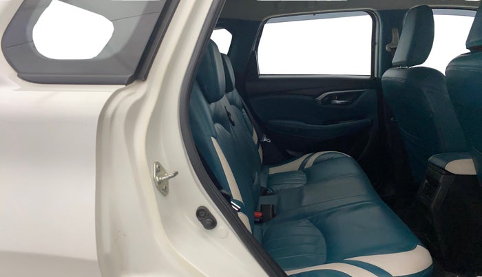 2023 Toyota URBAN CRUISER HYRYDER E NEO DRIVE, Petrol, Manual, 36,649 km, Right Side Rear Door Cabin