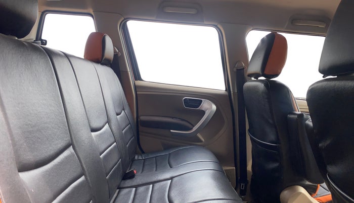 2016 Mahindra TUV300 T8, Diesel, Manual, 1,39,938 km, Right Side Rear Door Cabin