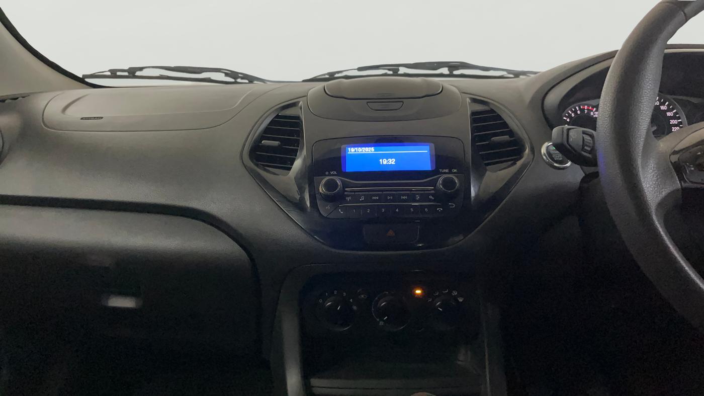2020 Ford New Figo TITANIUM 1.2 PETROL MT, Petrol, Manual, 28,854 km, Air Conditioner
