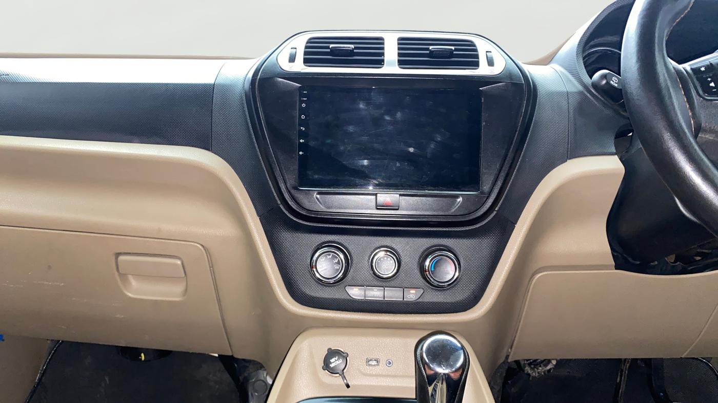 2016 Mahindra TUV300 T8 AMT, Diesel, Automatic, 1,03,527 km, Air Conditioner