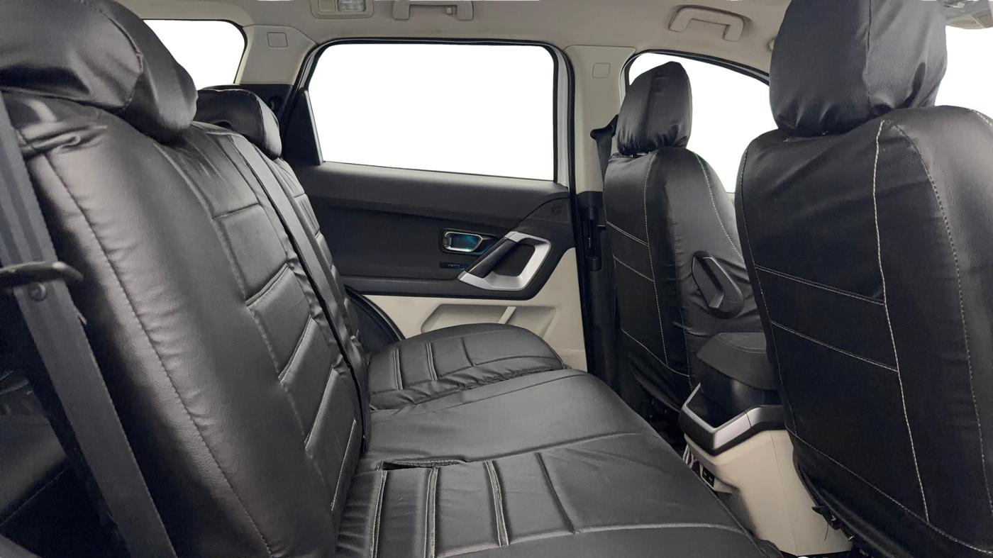 2022 Tata Safari XT PLUS, Diesel, Manual, 94,541 km, Right Side Rear Door Cabin