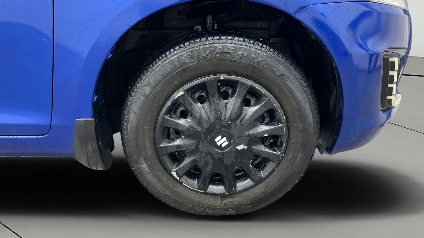 2013 Maruti Swift VXI, Petrol, Manual, 63,020 km, Right Front Wheel