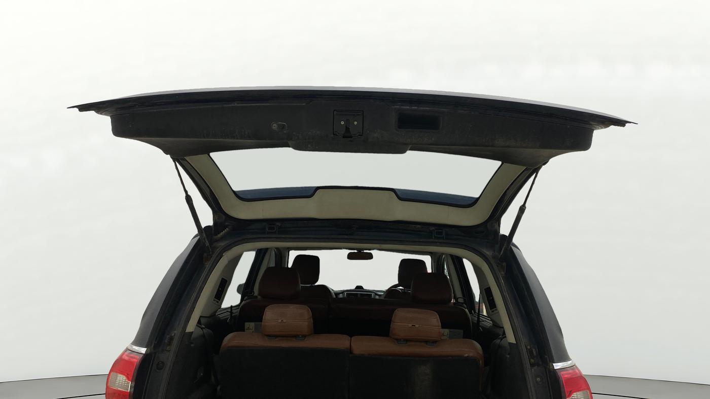 2019 Tata Hexa XM PLUS 4X2 7 STR, Diesel, Manual, 1,22,595 km, Boot Door Open