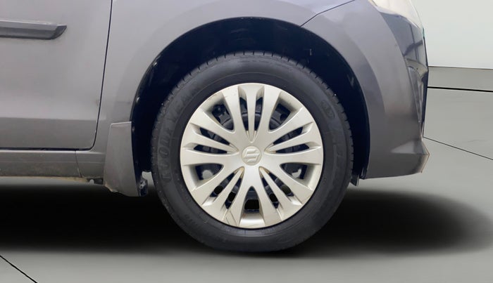 2015 Maruti Ertiga VXI, Petrol, Manual, 71,844 km, Right Front Wheel