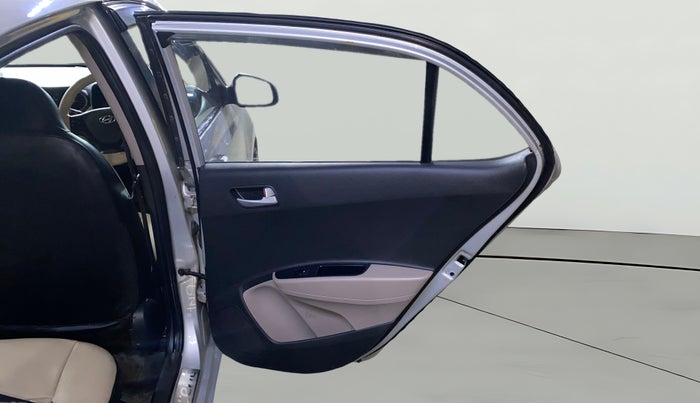 2017 Hyundai Xcent S 1.2, Petrol, Manual, 1,24,201 km, RHS Rear Door