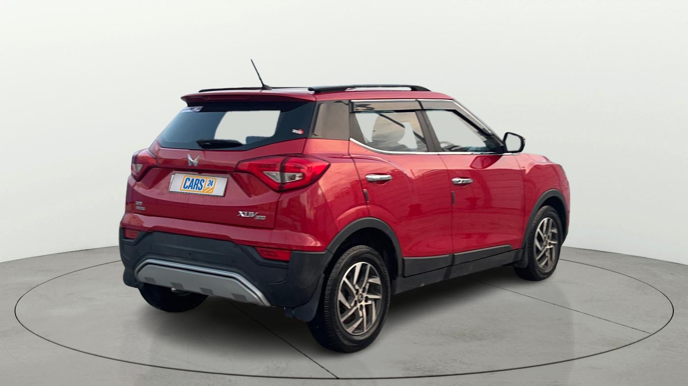 2024 Mahindra XUV300 W8 (O) 1.2 PETROL AMT, Petrol, Automatic, 20,844 km, Right Back Diagonal