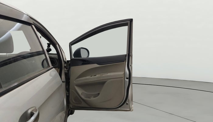 2018 Mahindra MARAZZO M2 7STR, Diesel, Manual, 85,222 km, RHS Front Door