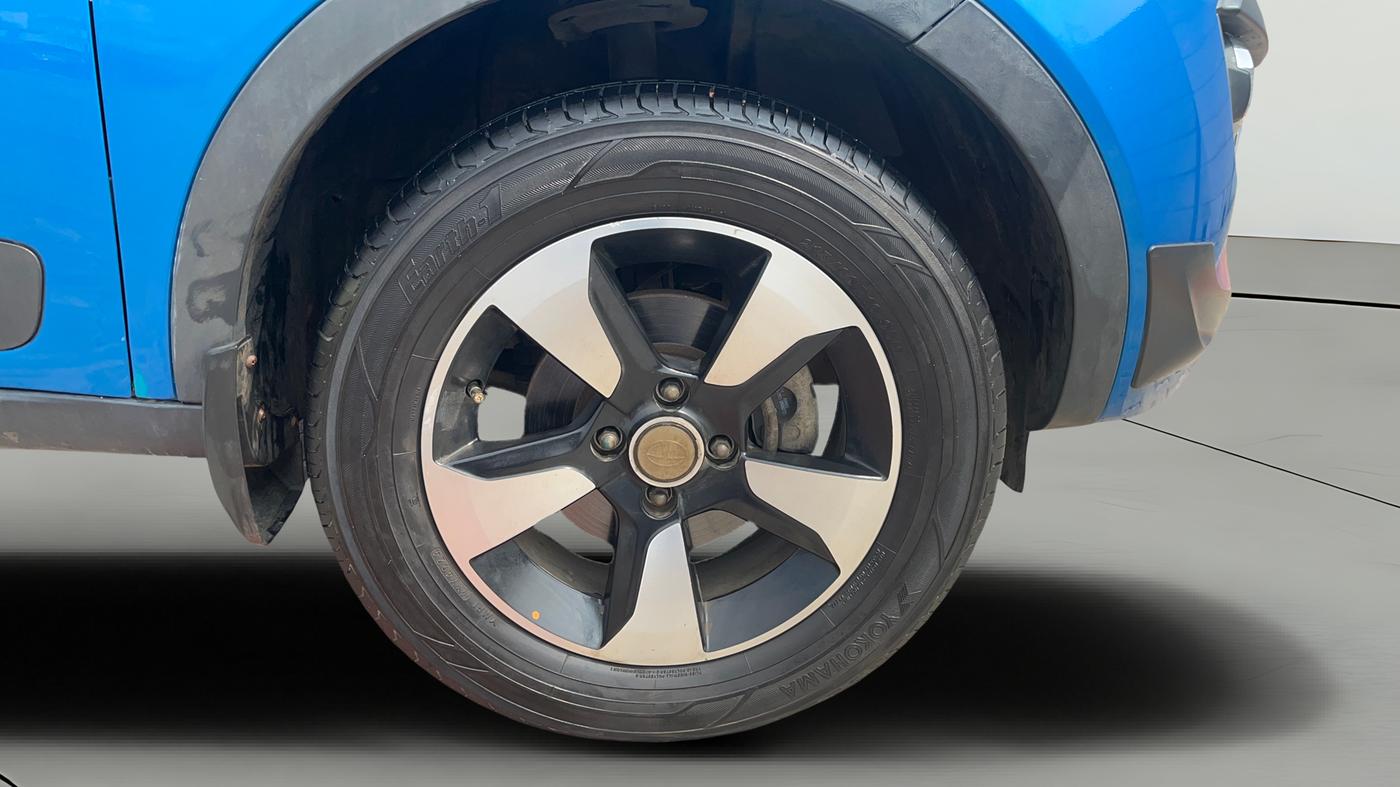 2019 Tata NEXON XZ PLUS PETROL DUAL TONE, Petrol, Manual, 57,328 km, Right Front Wheel