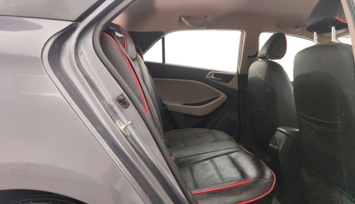 2016 Hyundai Elite i20 SPORTZ 1.2, CNG, Manual, 69,894 km, Right Side Rear Door Cabin