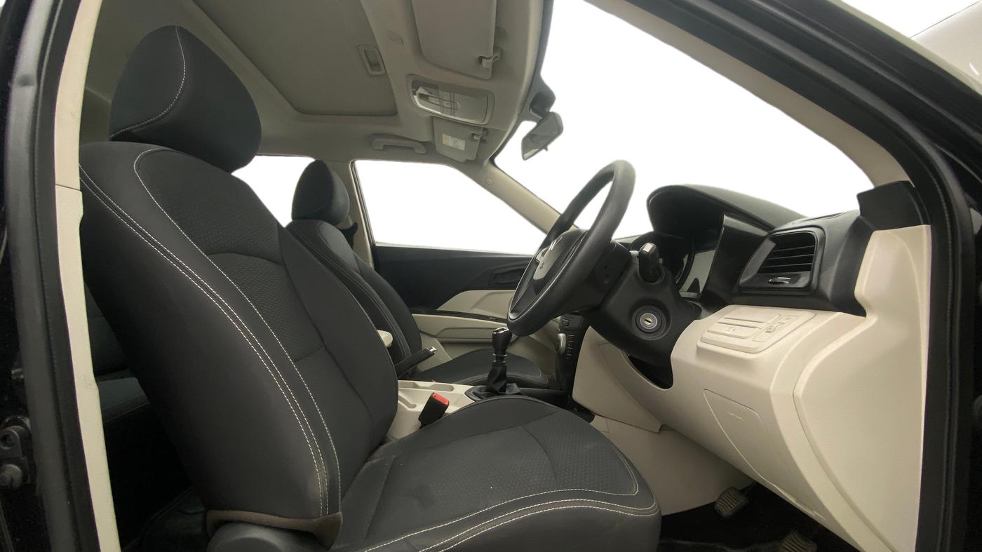 2023 Mahindra XUV300 W6 1.5 Diesel, Diesel, Manual, 43,444 km, Right Side Front Door Cabin