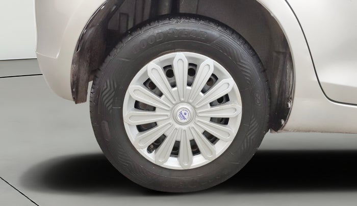 2015 Maruti Swift VXI, Petrol, Manual, 82,011 km, Right Rear Wheel