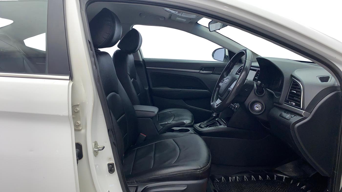 2018 Hyundai New Elantra 2.0 SX AT PETROL, Petrol, Automatic, 1,04,317 km, Right Side Front Door Cabin