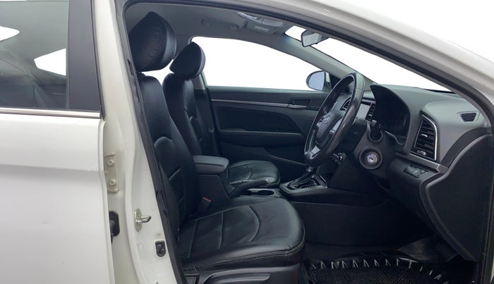2018 Hyundai New Elantra 2.0 SX AT PETROL, Petrol, Automatic, 1,04,317 km, Right Side Front Door Cabin
