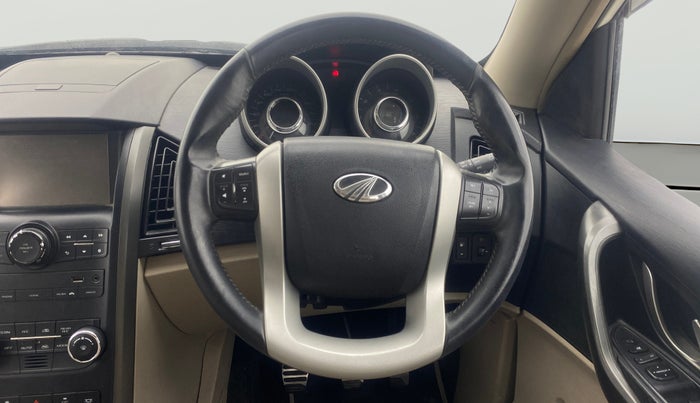 2015 Mahindra XUV500 W10 AWD, Diesel, Manual, 1,08,006 km, Steering Wheel Close Up