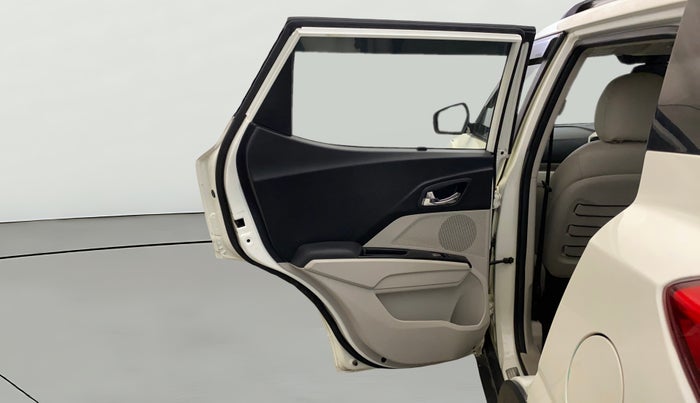 2022 Mahindra XUV300 W8 (O) 1.2 PETROL AMT, Petrol, Automatic, 39,378 km, LHS Rear Door