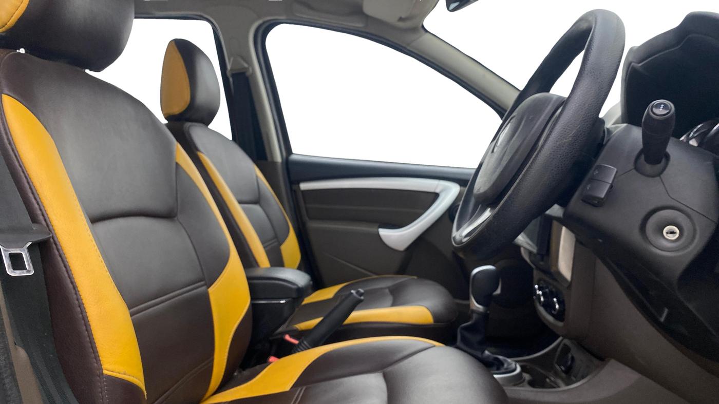2018 Renault Duster RXS CVT, Petrol, Automatic, 98,904 km, Right Side Front Door Cabin