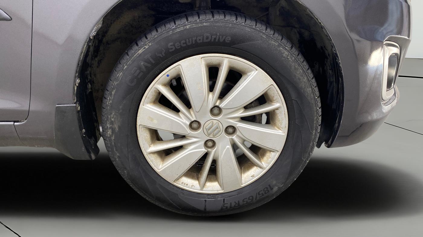 2017 Maruti Swift ZXI, Petrol, Manual, 59,396 km, Right Front Wheel