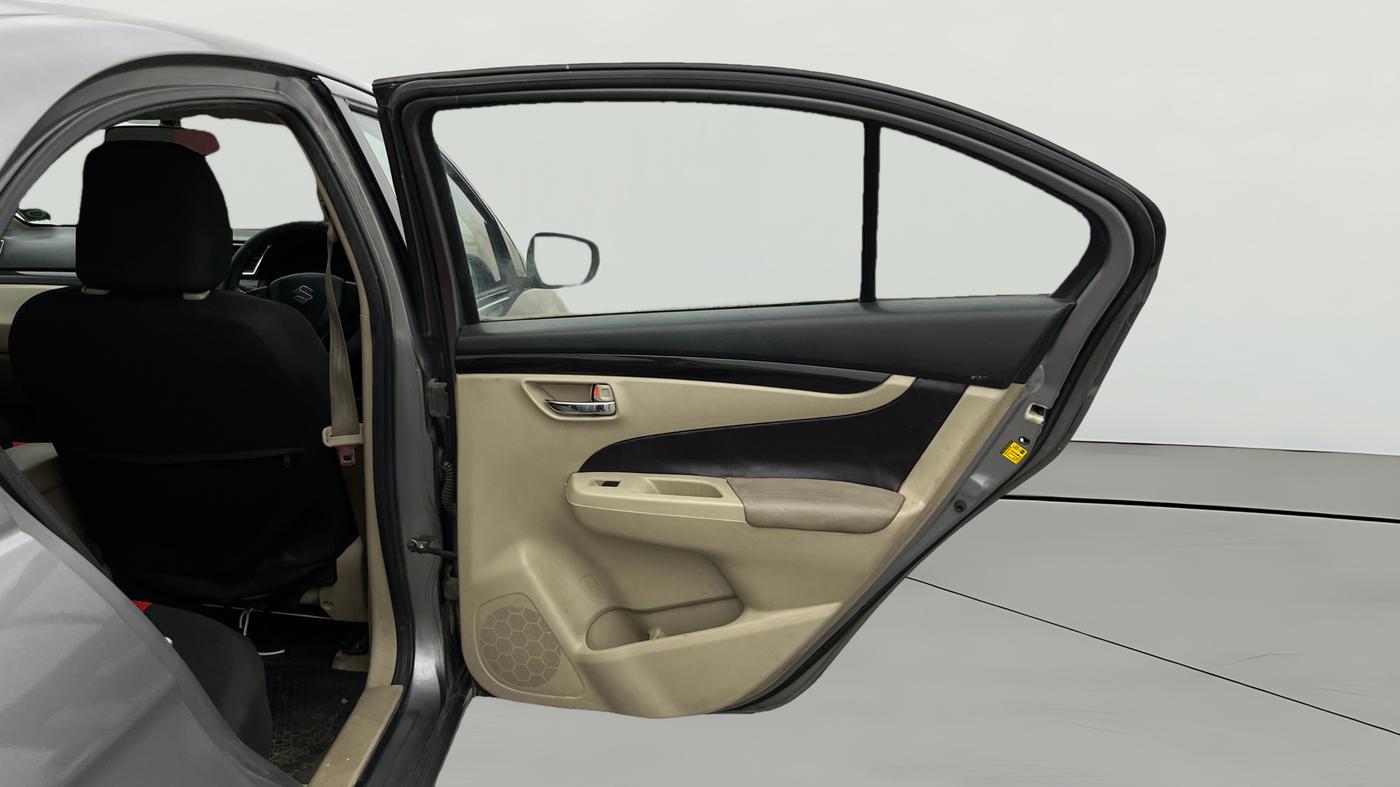 2016 Maruti Ciaz VDI+ SHVS, Diesel, Manual, 68,244 km, RHS Rear Door