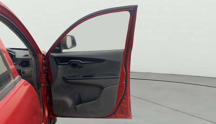 2018 Mahindra KUV 100 NXT K4+ P 6 STR, Petrol, Manual, 15,878 km, RHS Front Door