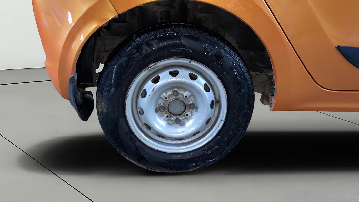 2018 Tata Tiago XM PETROL, Petrol, Manual, 1,00,304 km, Right Rear Wheel