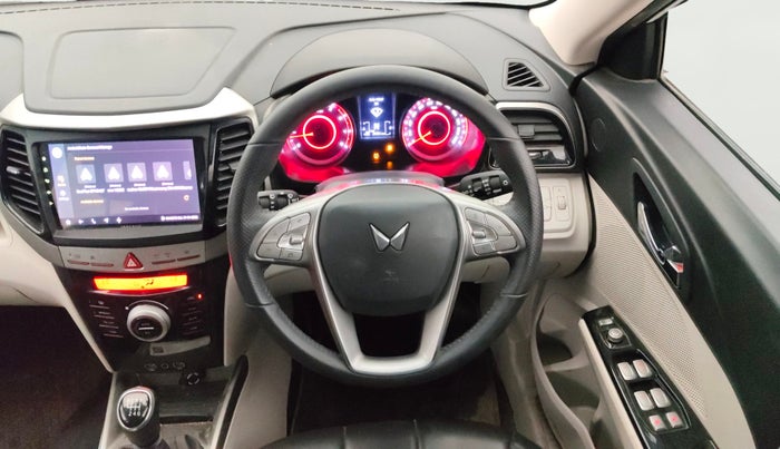2024 Mahindra XUV300 W8 1.2 PETROL, Petrol, Manual, 29,360 km, Steering Wheel Close Up