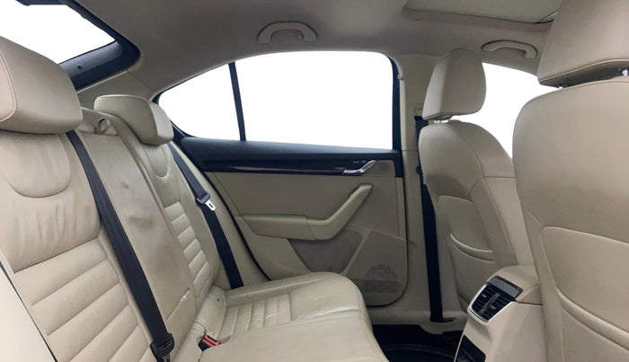 2015 Skoda Octavia ELEGANCE 1.8 TSI AT, Petrol, Automatic, 85,509 km, Right Side Rear Door Cabin