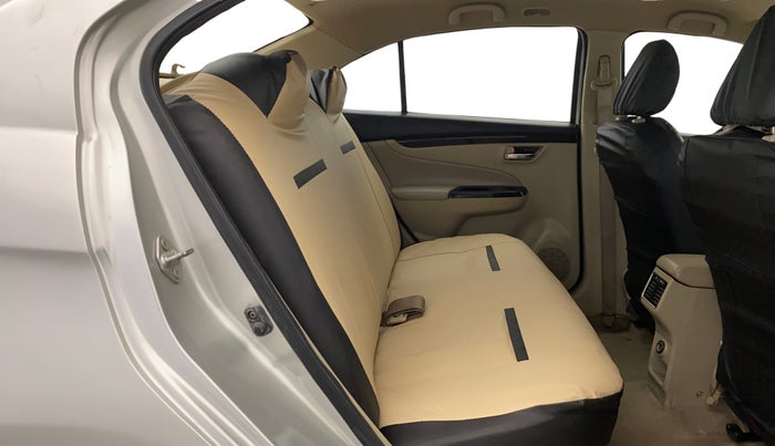 2018 Maruti Ciaz ALPHA 1.4 PETROL, Petrol, Manual, 57,294 km, Right Side Rear Door Cabin