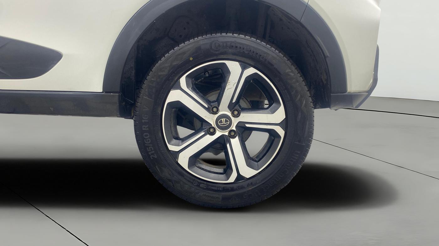 2021 Tata NEXON XZ PLUS DIESEL SUNROOF, Diesel, Manual, 1,06,442 km, Left Rear Wheel