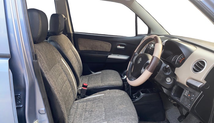 2013 Maruti Wagon R 1.0 VXI, CNG, Manual, 80,182 km, Right Side Front Door Cabin