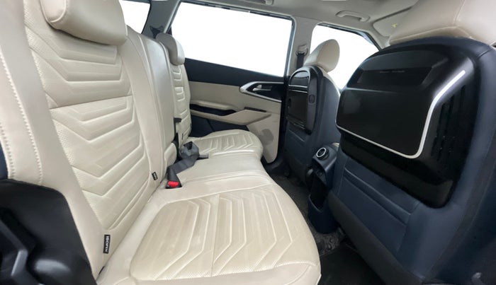 2022 KIA CARENS LUXURY PLUS 1.4 PETROL DCT 7 STR, Petrol, Automatic, 23,657 km, Right Side Rear Door Cabin