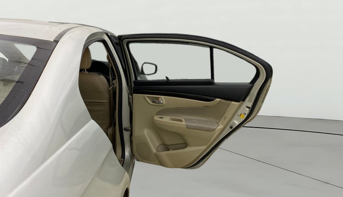 2015 Maruti Ciaz ZDI SHVS, Diesel, Manual, 97,981 km, RHS Rear Door