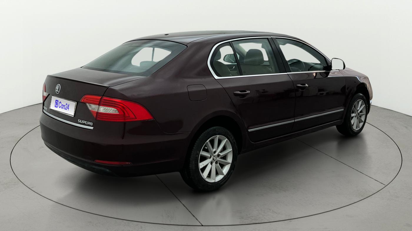 2014 Skoda Superb ELEGANCE 1.8 TSI AT, Petrol, Automatic, 1,17,710 km, Right Back Diagonal