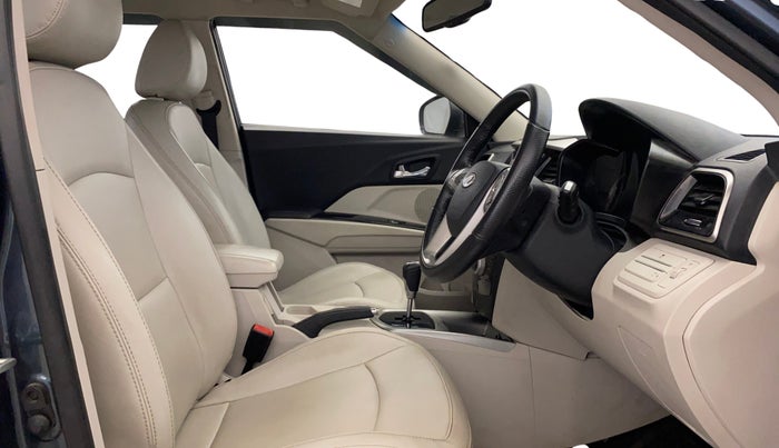 2022 Mahindra XUV300 W8 (O) 1.2 PETROL AMT, Petrol, Automatic, 47,445 km, Right Side Front Door Cabin