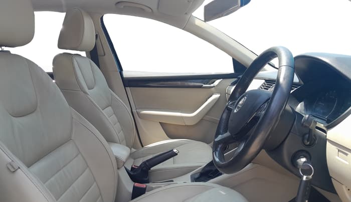 2013 Skoda Octavia ELEGANCE 2.0 TDI AT, Diesel, Automatic, 1,05,095 km, Right Side Front Door Cabin