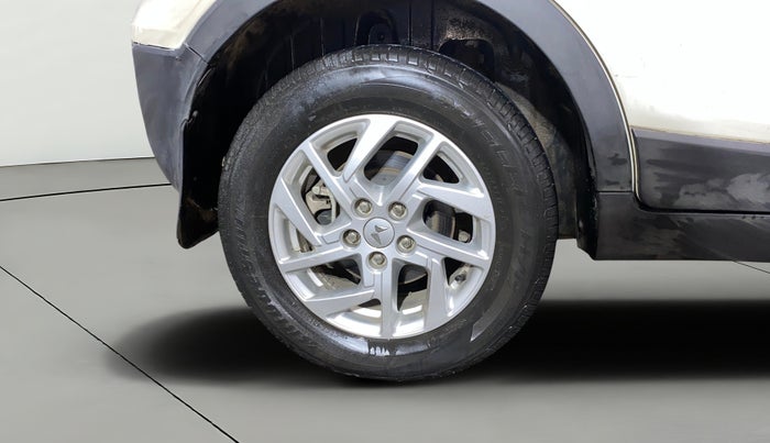 2023 Mahindra XUV300 W8 1.2 PETROL, Petrol, Manual, 22,230 km, Right Rear Wheel