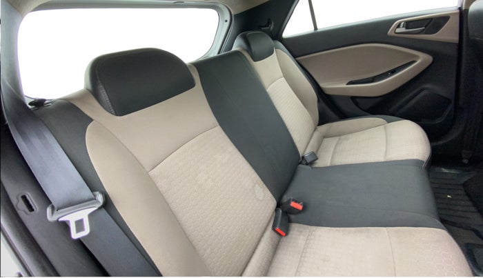 2017 Hyundai Elite i20 SPORTZ 1.4 CRDI, Diesel, Manual, 1,12,064 km, Right Side Rear Door Cabin