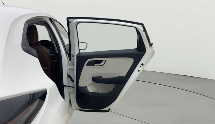 2024 Tata ALTROZ XZ CNG, CNG, Manual, 23,376 km, RHS Rear Door