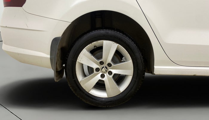 2017 Skoda Rapid AMBITION 1.6 MPI AT, Petrol, Automatic, 61,048 km, Right Rear Wheel