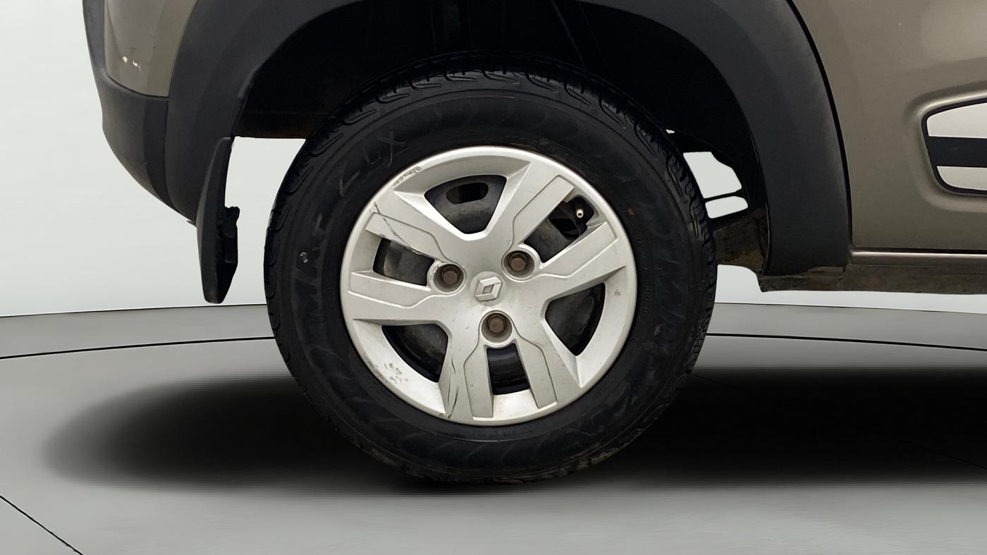 2017 Renault Kwid RXT 1.0 AMT, Petrol, Automatic, 55,955 km, Right Rear Wheel