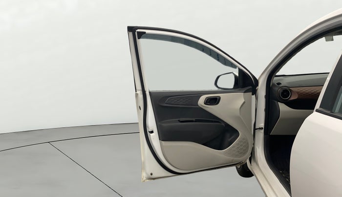 2023 Hyundai AURA S 1.2 CNG, CNG, Manual, 33,627 km, LHS Front Door